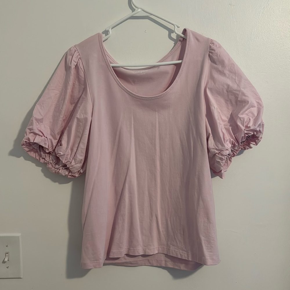 Old Navy light pink top.
